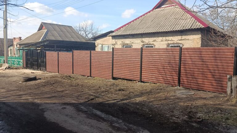 Забор из Профнастила с Выступающими столбами 1