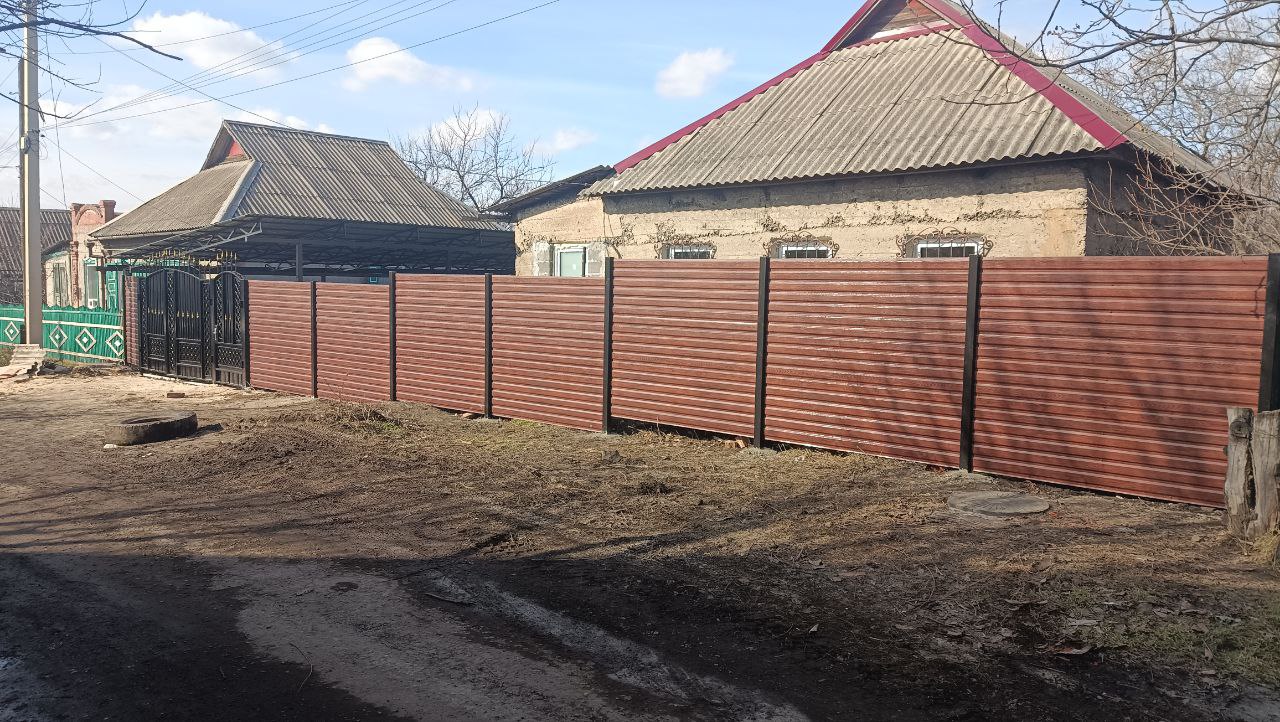 Забор из Профнастила с Выступающими столбами 1