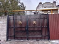 Ворота распашные со встроенной калиткой "Элита" 1